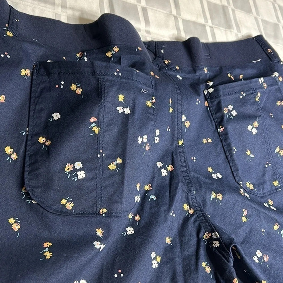 Floral comfy shorts,sz 16 W, blue,elastic stretchy waist,pockets,casual,coastal - Picture 10 of 16